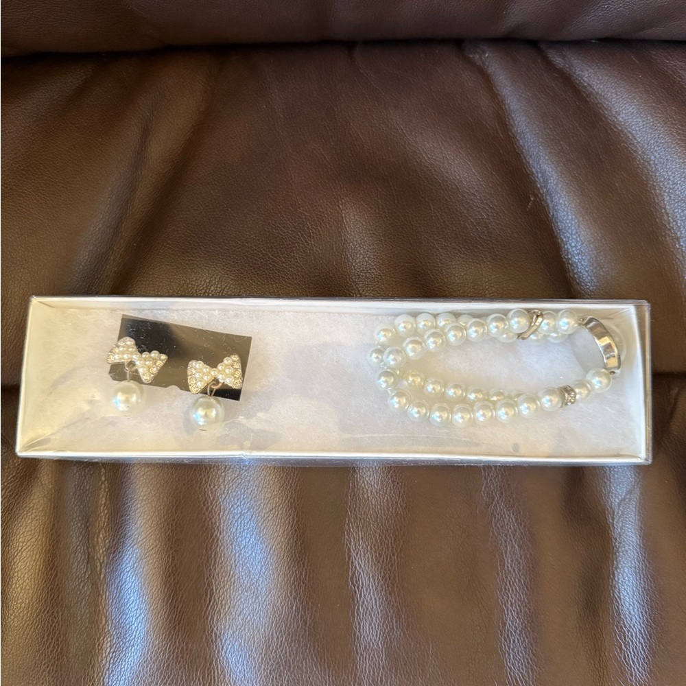 Faux white bow pearl earrings NIP and matching elastic bracelet set. Never worn.